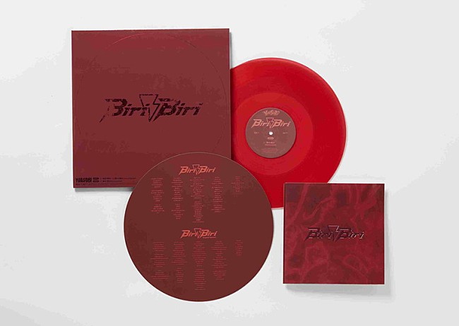 「YOASOBI 『Biri-Biri』
完全生産限定盤/スカーレット盤（12inch LPカラーヴァイナル仕様＋原作小説『きみと雨上がりを』収録ポスター型ブックレット）」9枚目/11
