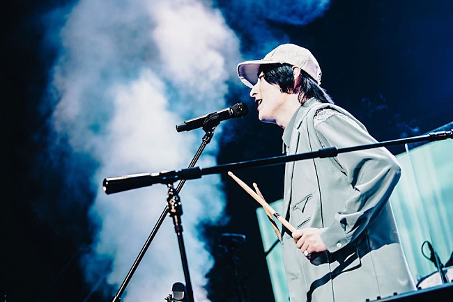 「ビッケブランカ、DVD＆BD『RAINBOW ROAD -翔-』より「蒼天のヴァンパイア」ライブ映像公開」1枚目/4