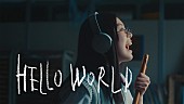 「LiSA、“まだ何者でもない君へ。”想いが込められた「HELLO WORLD」MV公開」1枚目/3