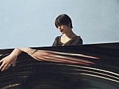 「AAAMYYY、新曲「救世主」オーディオ・ビジュアル公開」1枚目/3