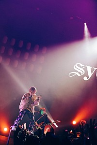 syudou新春決起集会フラミンゴジップアップフーディー L syudou Live 2024「新春決起集会」Official Goods公開 - syudou