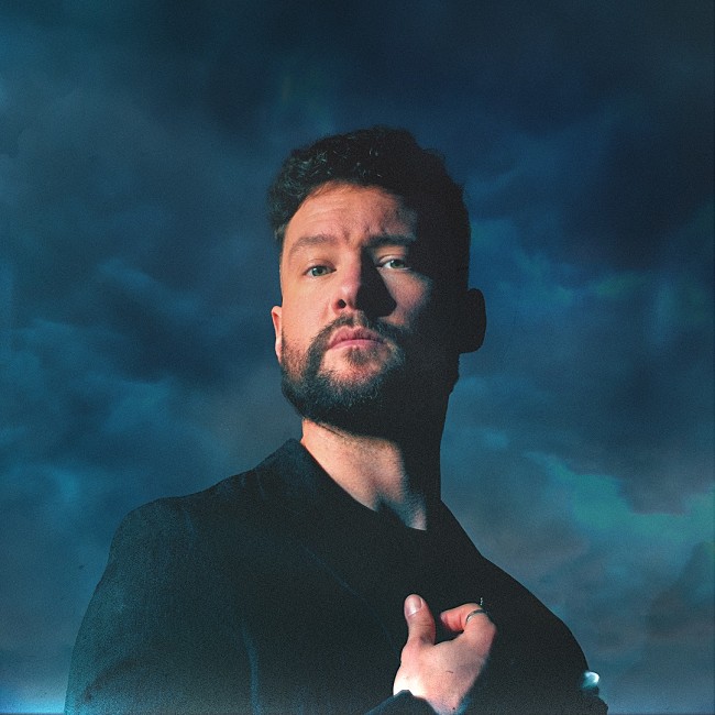 「カラム・スコット、壮大なスケールのラブ・ソング「Lighthouse」のMV公開」1枚目/2