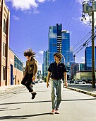 「フリコ、北米ツアーに向けて「Crashing Through」のオフィシャル・ライブ映像を公開」1枚目/2