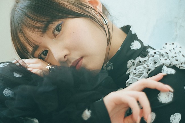 「頓知気さきな、“10代の頃から大好きな”柴田聡子が手がけた2ndシングル「どうしよっかな」配信決定」1枚目/2