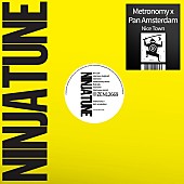 「メトロノミー、＜Ninja Tune＞と契約＆パン・アムステルダム参加の「Nice Town」公開」1枚目/2