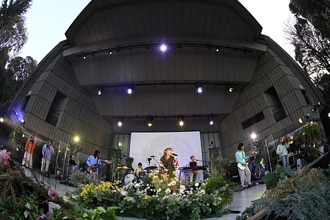 「【家入レオ YAON ～SPRING TREE～】Photo by サイトウダイシ」2枚目/4