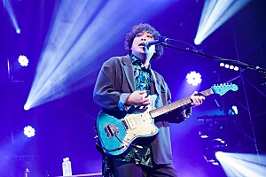 flumpool、約3年ぶりの全国ツアー開幕 代表曲満載のベストライブに