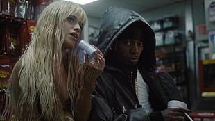 「カミラ・カベロ、プレイボーイ・カーティとのコラボ「I LUV IT」のMV公開」