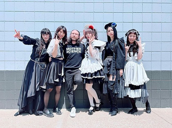 「BAND-MAID、マイク・アインジガー（インキュバス）との共作曲「Bestie」配信リリースへ」1枚目/3