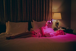 「トーキング・ヘッズ、トリビュートALからロードの「Take Me to the River」解禁」