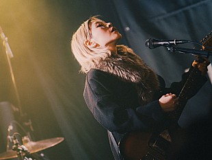 「＜ライブレポート＞FINLANDSが恒例ライブ【記録博】でメジャーデビュー発表「今も音楽を続けていることが誇らしい」」