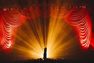 「＜ライブレポート＞なとりの“劇場”が幕開け、若い感性ならではで伝えた「マイナスの要素もマイナスのままでいい」」