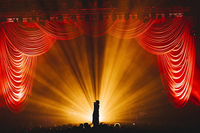 「＜ライブレポート＞なとりの“劇場”が幕開け、若い感性ならではで伝えた「マイナスの要素もマイナスのままでいい」」1枚目/6