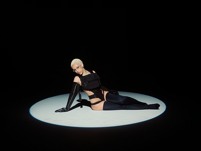 「ドージャ・キャット、最新AL『スカーレット』に7曲を追加したDX版リリース＆「マスク」MV解禁」1枚目/2