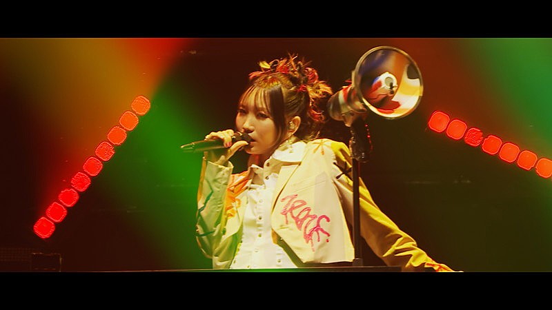 YOASOBI、ZEPPツアーより「セブンティーン」ライブ映像を公開