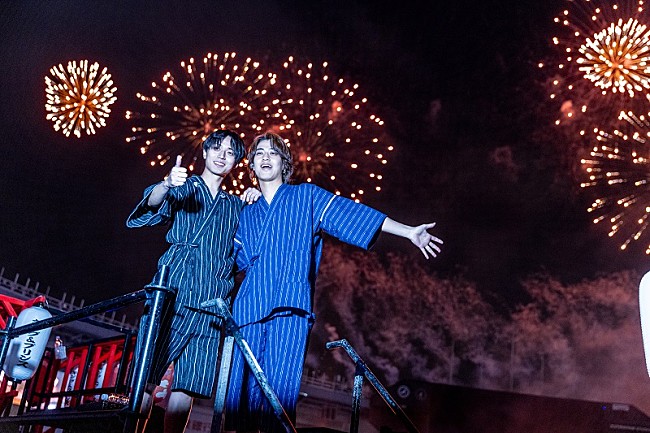 「甚平姿で生歌披露も、【King &amp; Princeとうちあげ花火】3万人を魅了した千葉公演のレポート到着」1枚目/4