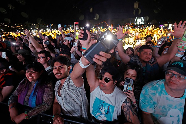 「＜コーチェラ2024現地レポ＞初音ミク、フェスにとって新たなマイルストーンとなったロック色の強いステージ」1枚目/1