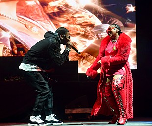 「アシャンティ、ネリーとの婚約＆第一子妊娠を発表」