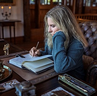 「バーブラ・ストライサンド、ドラマ『アウシュヴィッツのタトゥー係』のために書き下ろした楽曲公開 」