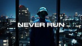 「ビッケブランカ、全編英詞の新曲「Never Run」MV公開　全国ホールツアーも決定」1枚目/4