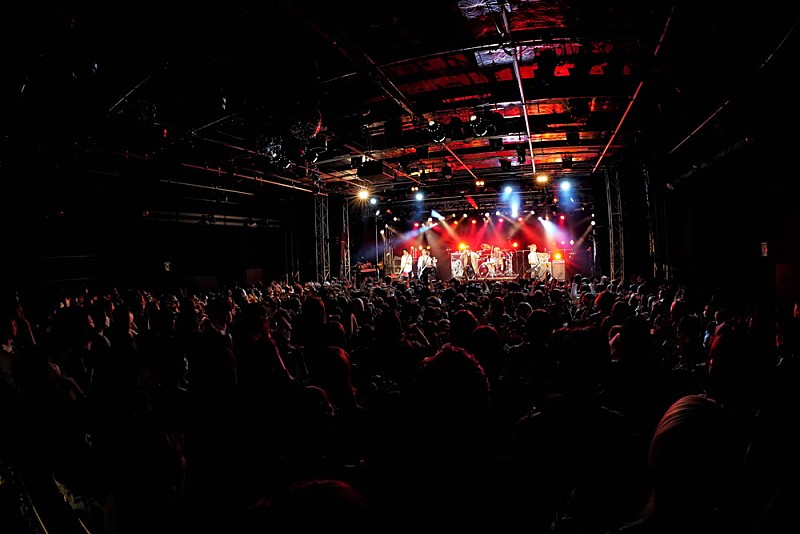 「vistlip、新宿BLAZEでのラストワンマン開催「最高に熱いライブをBLAZEに返せることが本当に幸せ」」1枚目/6