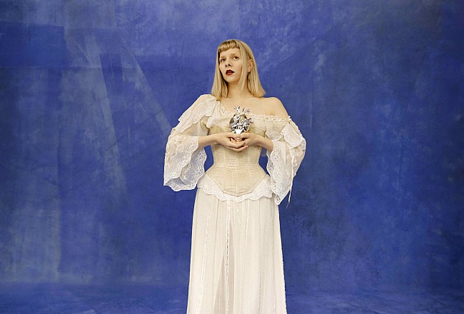 「オーロラ、ニューAL『ホワット・ハプンド・トゥ・ザ・ハート？』日本独自企画盤が発売決定」1枚目/2