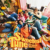 「Travis Japan、“LA留学時代のシェアハウス”を思わせる「Sweetest Tune」ジャケット写真を公開」1枚目/2