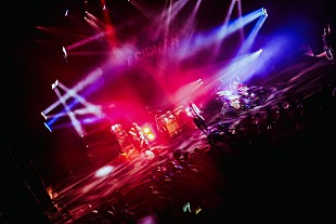 「ACIDMAN “金”をテーマにした全国ツアーが金色に輝く京都で幕開け、ドラマ主題歌「白と黒」もライブ初披露」