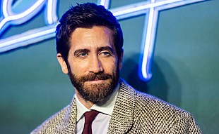 「ジェイク・ギレンホール、『SNL』でボーイズIIメン名曲の替え歌を熱唱」