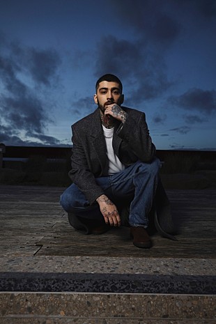 「ゼイン、「Stardust」MVで降り注ぐ星に導かれて記憶と謎を探究」