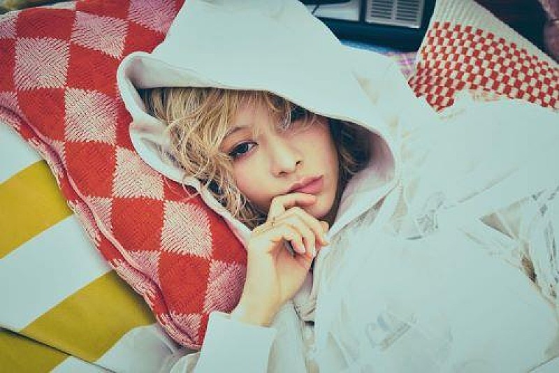 ロザリーナ、ニューAL『sweet ring』から「no plan」MVティザー映像公開 