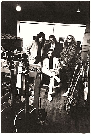 「ヴァン・ヘイレン、全米No.1作『F@U#C%K』エクスパンデッド・エディションが発売」