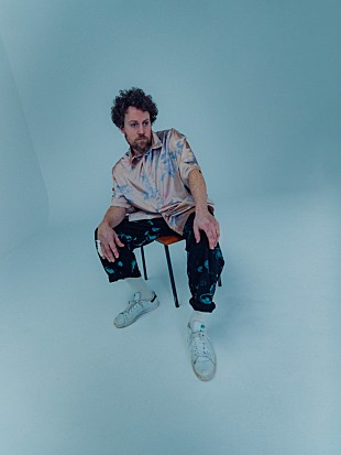 「メトロノミー、夏の到来を予感させる新曲「Contact High」公開」