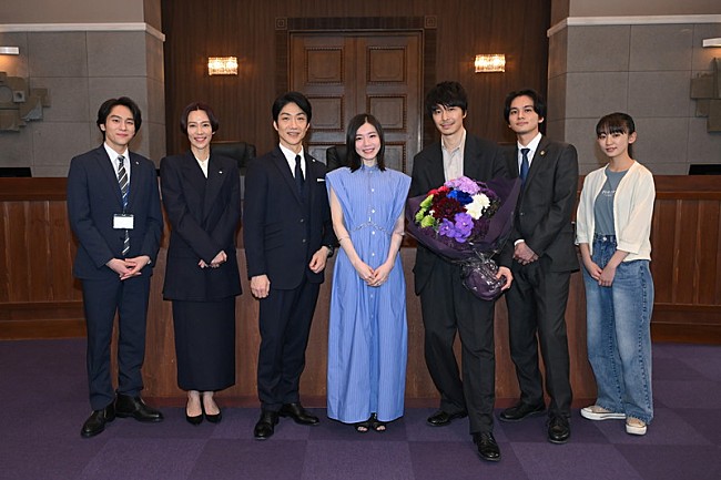 「miletが『アンチヒーロー』撮影現場に陣中見舞い訪問、長谷川博己の言葉に涙「私も報われた」」1枚目/5