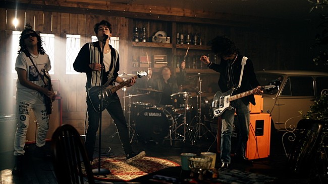 「WENDY、90年代テイスト溢れる「Happy to be alone」MV公開」1枚目/3