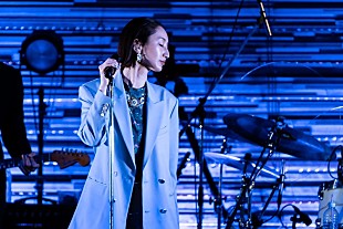 「Ms.OOJA、『流しのOOJA 3』より「青春の影」ライブ映像公開」