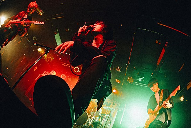 「＜ライブレポート＞climbgrow、全身全霊でロックンロールを鳴らすツアー【LOVECROWN TOUR2024】開幕」1枚目/7