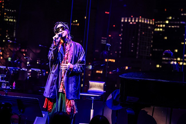 「＜ライブレポート＞清春、初となるビルボードライブ・ツアーで魅せた圧巻のステージ「これが僕らの永遠」」1枚目/5