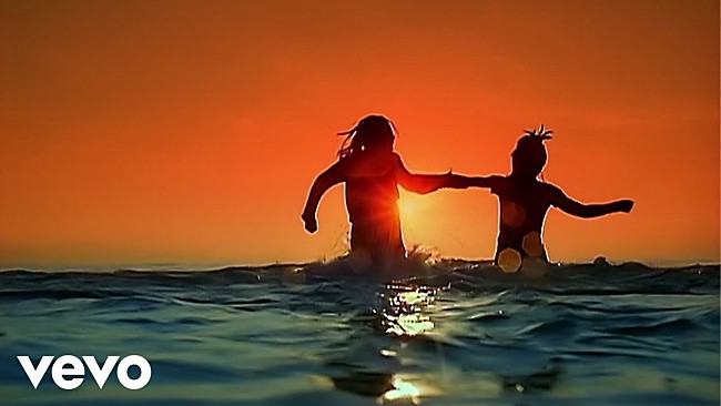 「ボブ・マーリー、ローリン・ヒル参加の「Turn Your Lights Down Low」MVがHDで初公開」1枚目/2