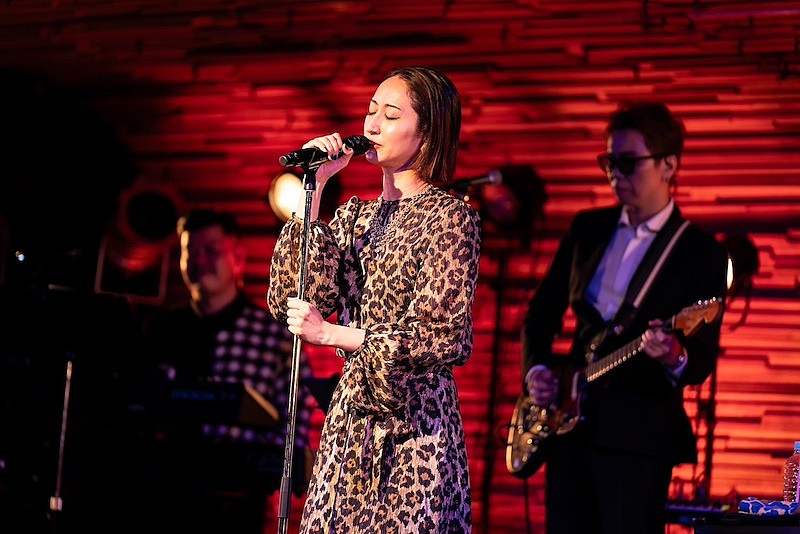 「Ms.OOJA、カバーAL『流しのOOJA 3』より「大阪で生まれた女」のライブ映像公開」1枚目/1