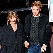 「ジョー・アルウィン、テイラー・スウィフトとの破局と『TTPD』について沈黙を破る」1枚目/1