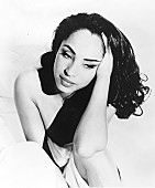 「シャーデー、入手困難だったアナログ盤BOXよりスタジオアルバム3作を本日リリース」1枚目/5