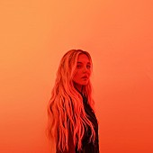 「トーンズ・アンド・アイ、ニューALより「Dance With Me」公開「失恋と絶望についての曲」」1枚目/2