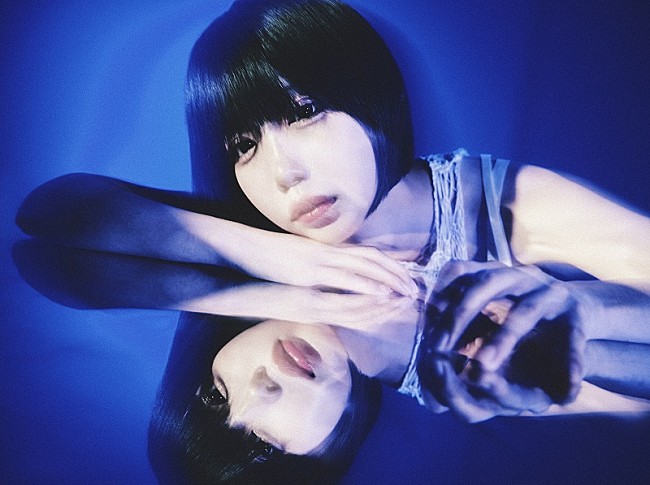 「ano、ニューSG『愛してる、なんてね。』ジャケット＆新アーティスト写真を公開」1枚目/5