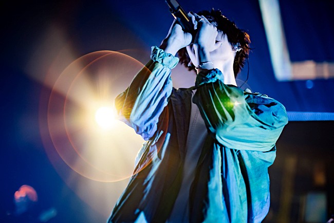 「須田景凪、新曲「ユーエンミー」披露で会場を熱狂の渦に【HALL TOUR 2024 “Artless”】東京公演オフィシャルレポート到着」1枚目/11