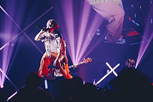 「syudou、ツアー【溺愛】ファイナル公演で生み出した巨大な熱気と一体感「マジで全てはラブです」」