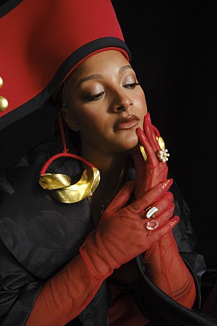 「ヌバイア・ガルシア、ニューALから2ndシングル「Clarity」解禁」