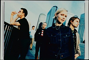 「カーディガンズ、アルバム本編未収録トラック集『ザ・レスト・オブ・ザ・ベスト』がCD2枚組で発売」