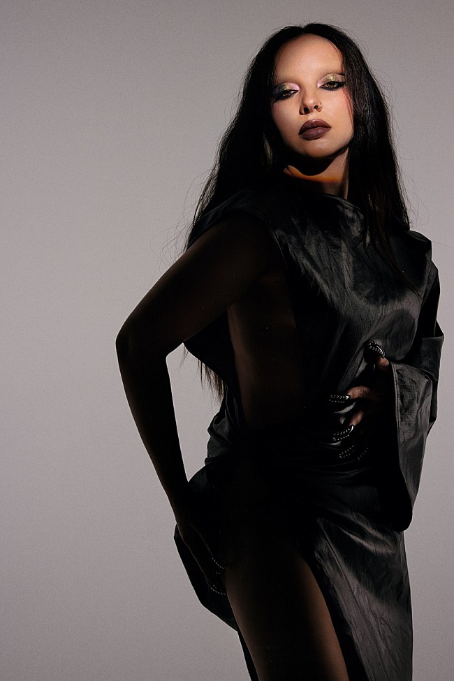 「リトル・ミックスのジェイド、ソロ・デビュー曲「エンジェル・オブ・マイ・ドリームス」のMV公開」1枚目/2