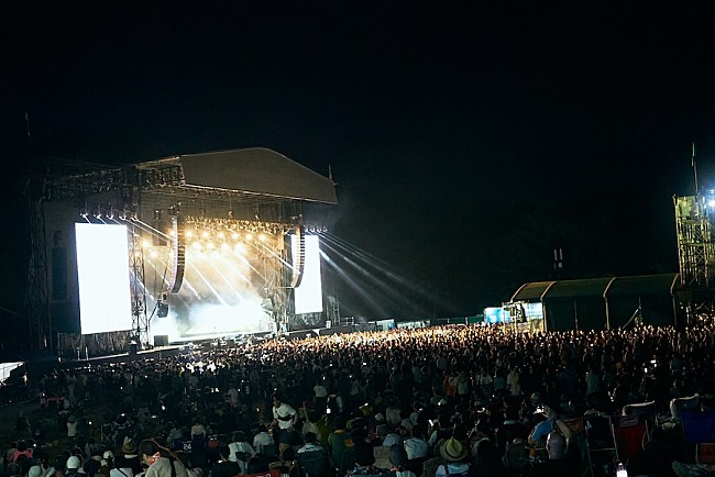 「【FRF &#039;24】ザ・キラーズによる感動ステージ、Awichのクイーンっぷり、テディ・スウィムズの熱唱で初日キックオフ」1枚目/20